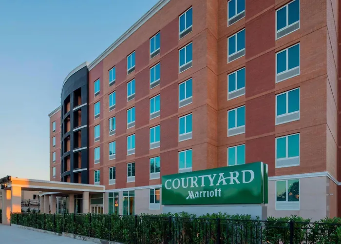Courtyard New York Queens Fresh Meadows